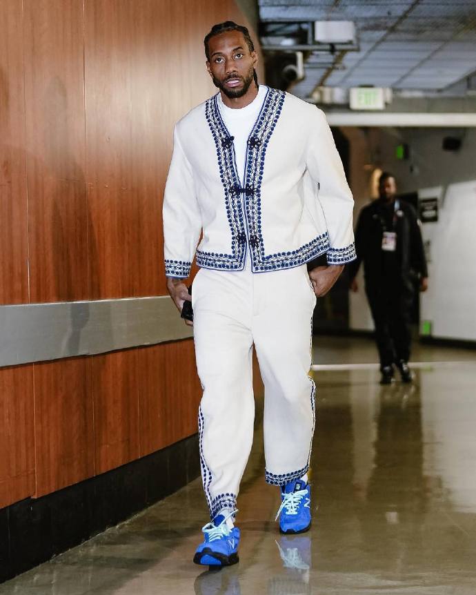 故事将以更 故事将以更